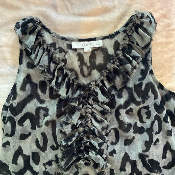 LOFT Women’s sleeveless blouse - Picture 5 of 5